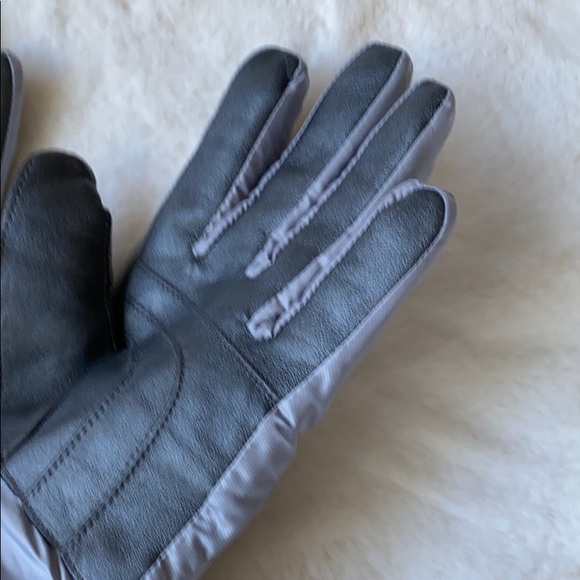 UGG Water Resistant Tech Smart Gloves - Picture 4 of 7